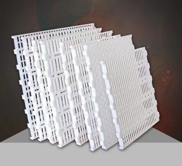 UV Resistant Plastic Slatted Floor Smooth Surface With Various Options